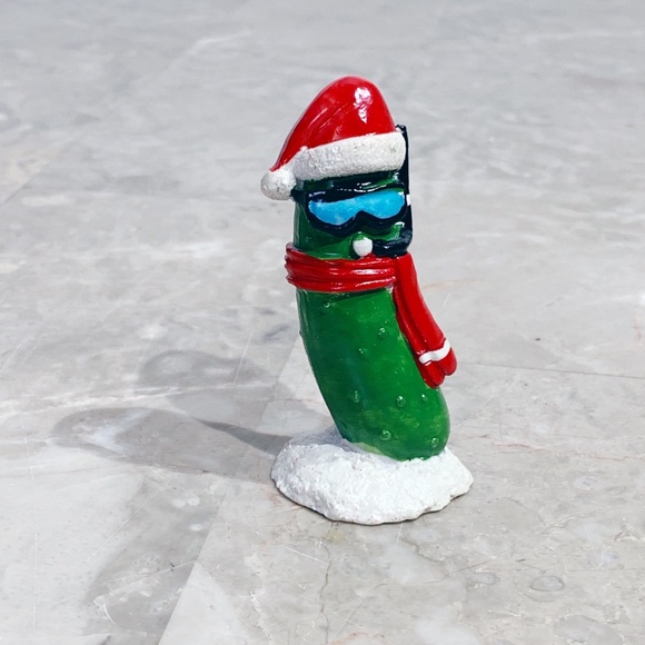 Pickle Scuba Aquarium Ornament